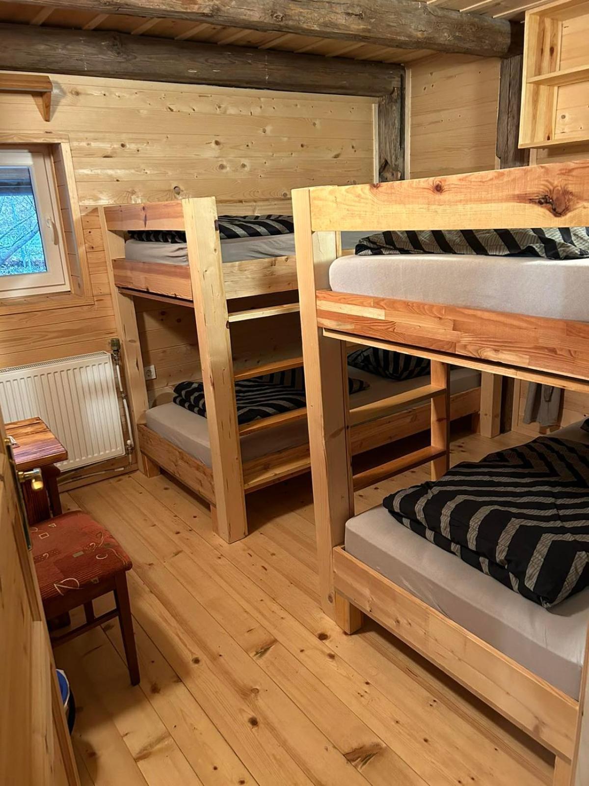בית הארחה ולנז'ה 	House Jaro & Camp Jaro מראה חיצוני תמונה