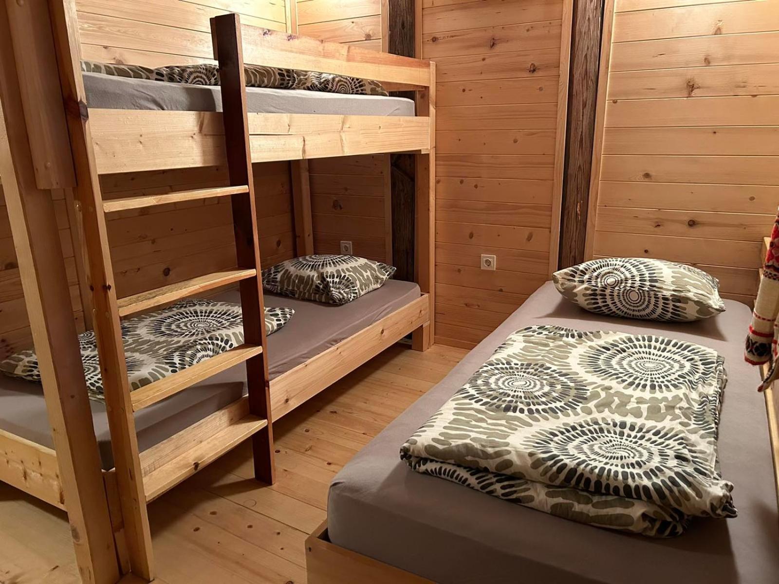 בית הארחה ולנז'ה 	House Jaro & Camp Jaro מראה חיצוני תמונה