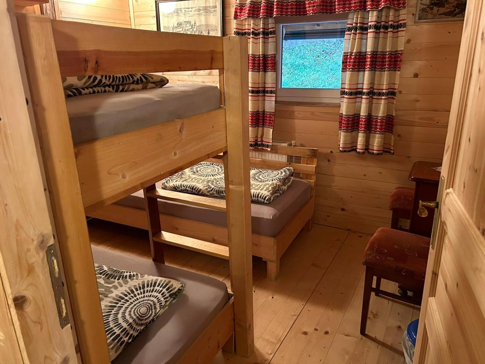 בית הארחה ולנז'ה 	House Jaro & Camp Jaro מראה חיצוני תמונה