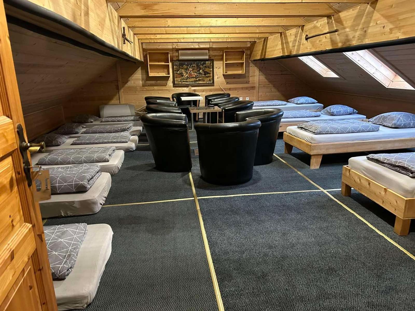 בית הארחה ולנז'ה 	House Jaro & Camp Jaro מראה חיצוני תמונה