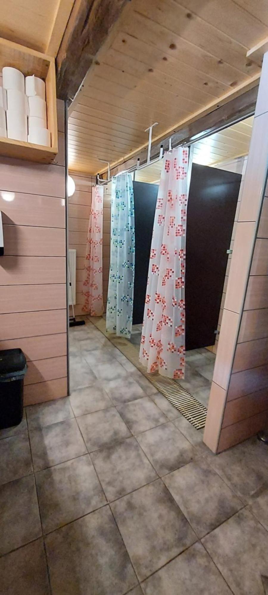 בית הארחה ולנז'ה 	House Jaro & Camp Jaro מראה חיצוני תמונה